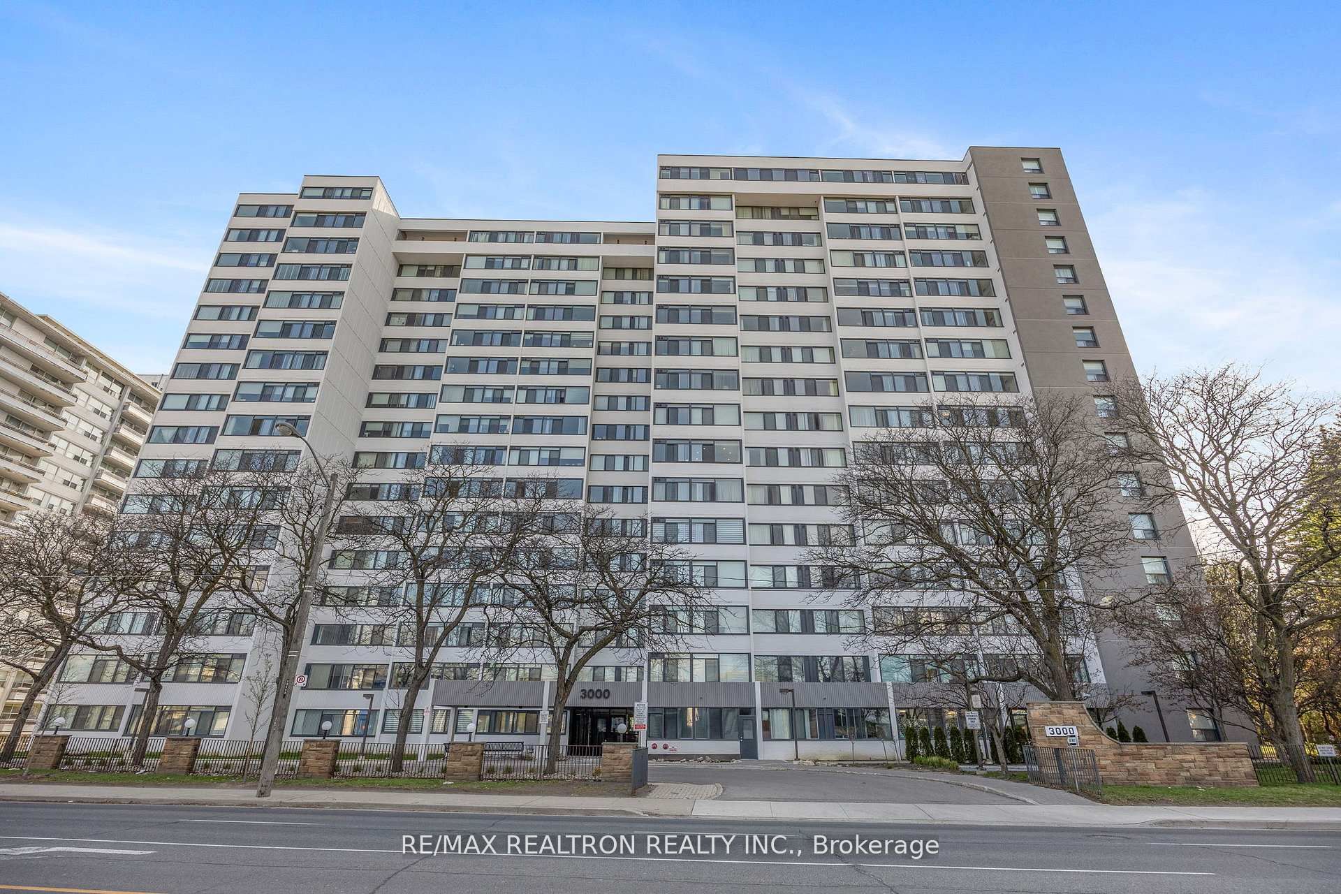 601-3000 Bathurst Street, Toronto, ON, M6B 3B4