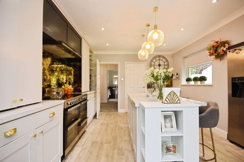 Additional image 6 of 4 bed detached house for saleNoak Hill Road, Billericay CM12