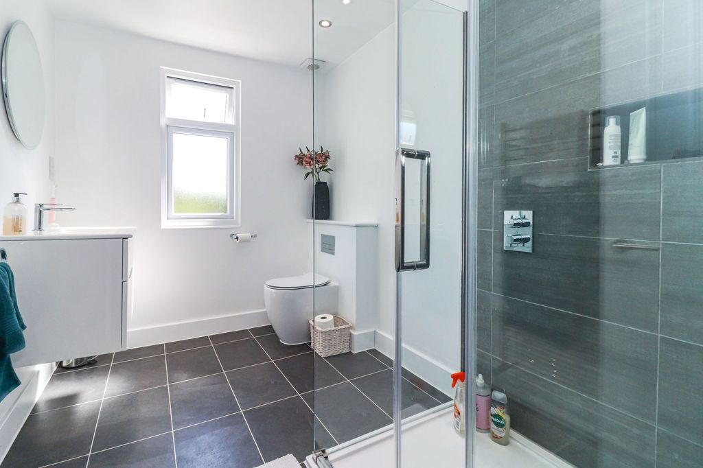 Additional image 17 of 5 bed property for saleAbbots Road, Abbots Langley WD5