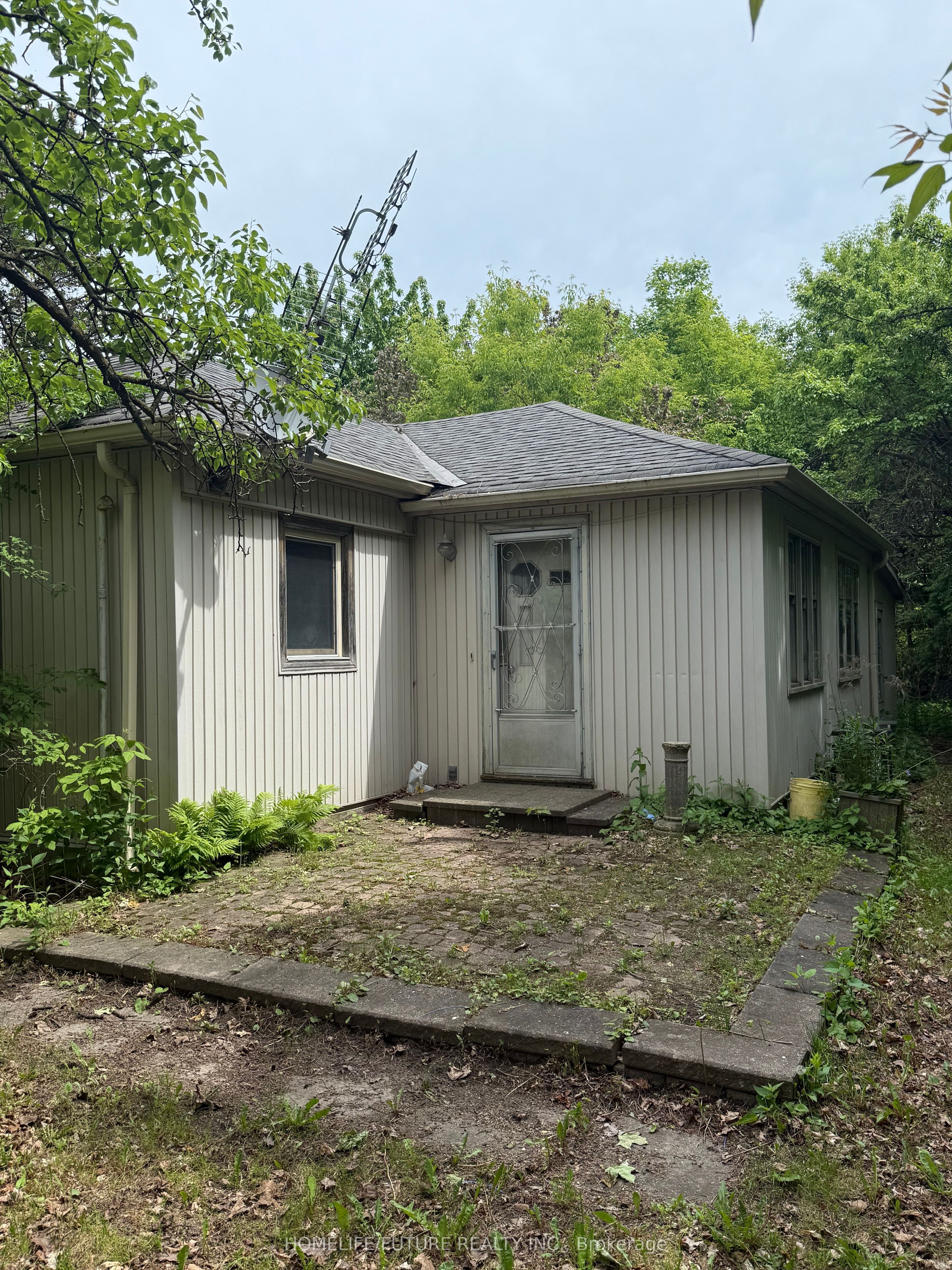 31 Maple Bush Avenue, Toronto, ON, M9N 1S7