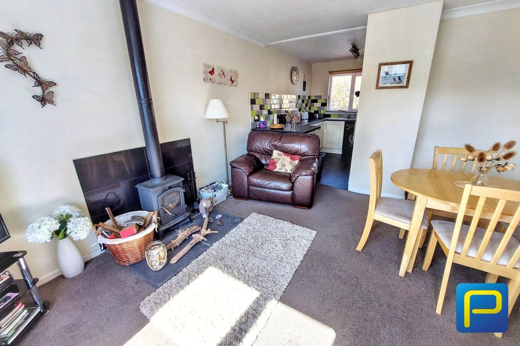 2 bed flat for saleCrumstone, Seahouses NE68 photo 5
