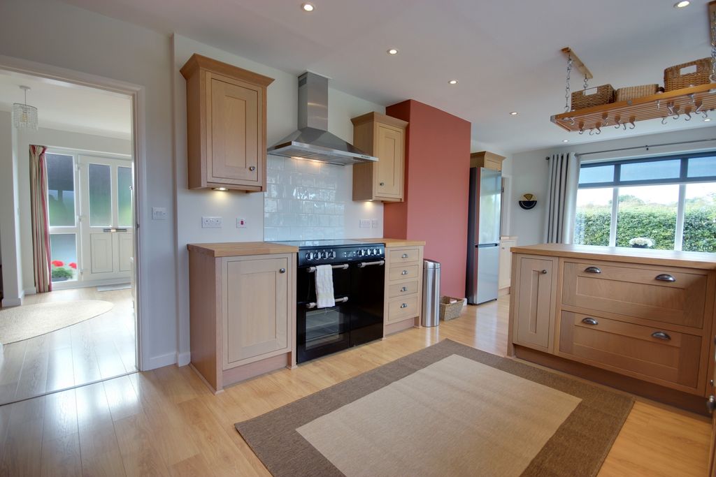 Additional image 5 of 4 bed detached house for saleWestwood Lodge, 48 Cartwright Lane, Beverley HU17
