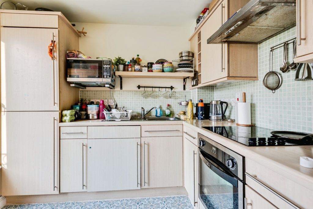 Additional image 4 of 2 bed flat for saleMeadow Way, Carterton OX18