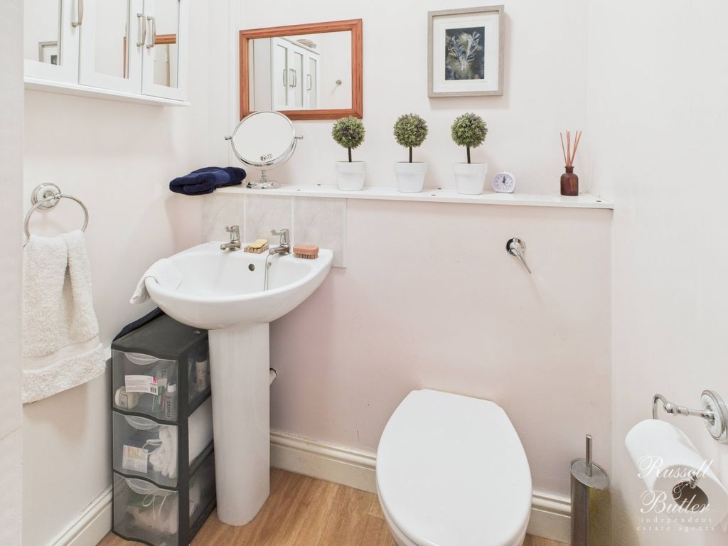 Additional image 12 of 2 bed flat for salePaynes Court, High Street, Buckingham, Buckinghamshire MK18