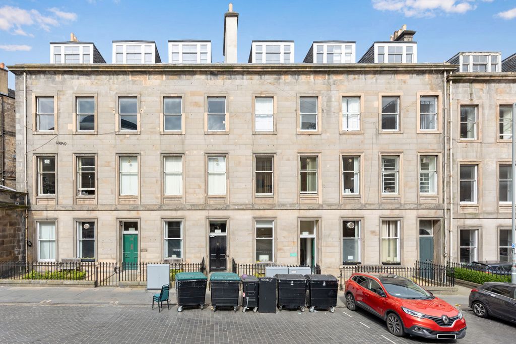 4 bed flat for sale6 (2F1), Cambridge Street, West End, Edinburgh EH1