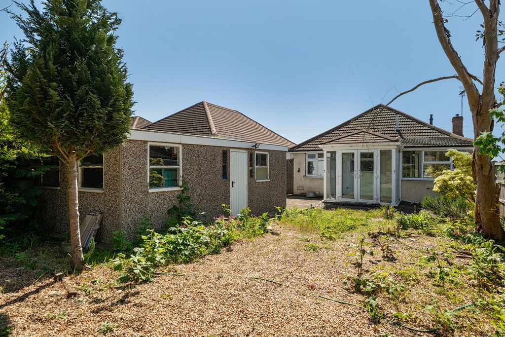 Additional image 18 of 2 bed bungalow for salePenrose Avenue, Watford, Hertfordshire WD19