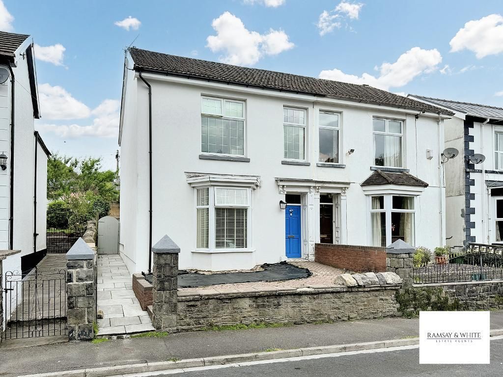 3 bed semi-detached house for salePark Lane, Trecynon, Aberdare CF44
