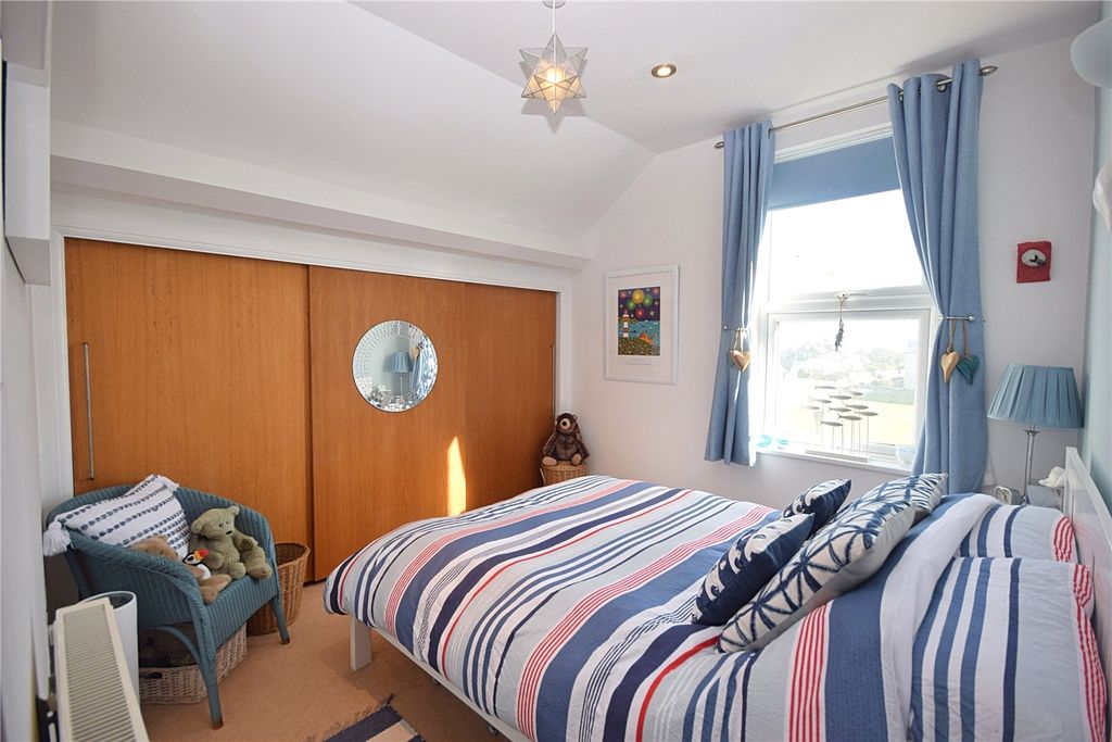 Additional image 6 of 2 bed flat for saleMarine Parade, Tywyn, Gwynedd LL36