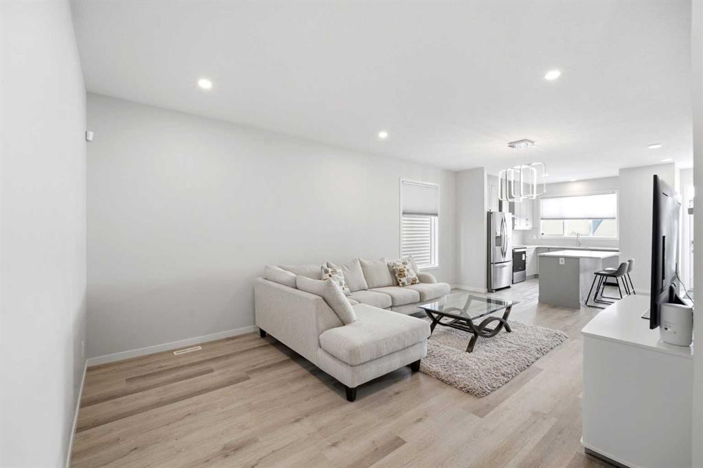 Additional image 3 of 34 Aquila Way NW, Calgary, AB, T3R 1Z6