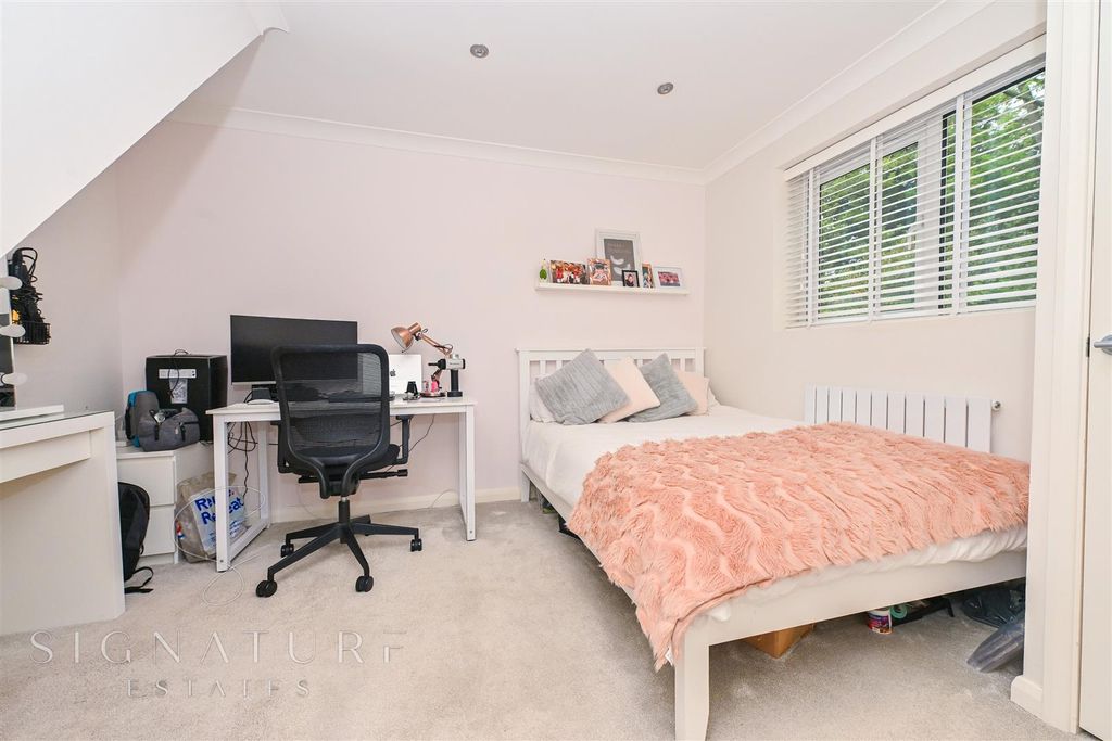 Additional image 8 of 4 bed town house for saleSt. Lawrence Close, Abbots Langley WD5