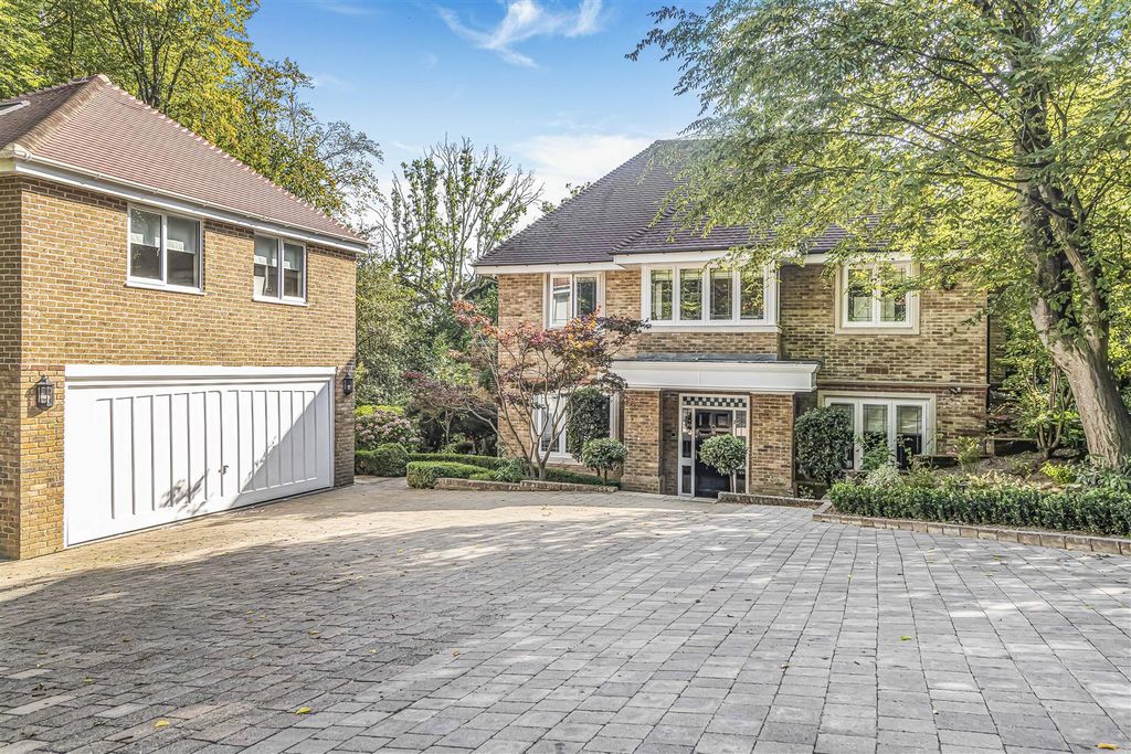 5 bed detached house for saleBurwood Place, Hadley Wood EN4
