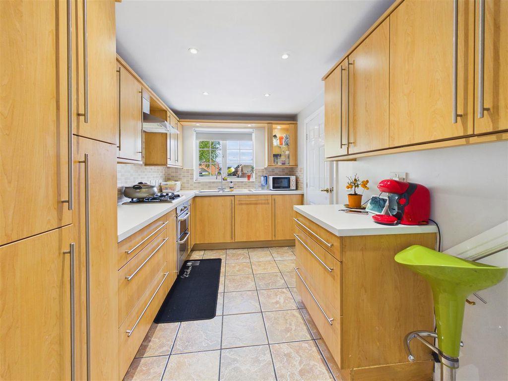 4 bed detached house for saleConstable Way, Brough HU15 photo 4