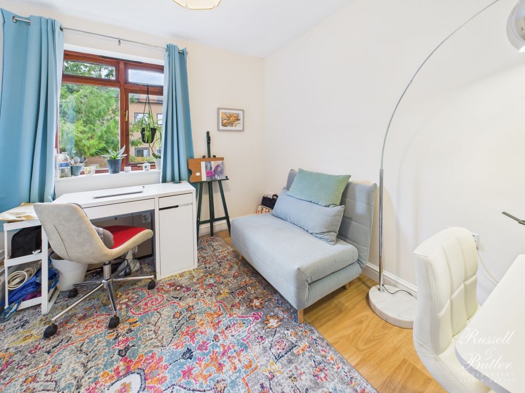 Additional image 10 of 2 bed flat for salePaynes Court, High Street, Buckingham, Buckinghamshire MK18