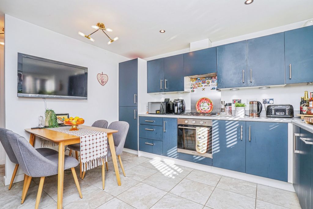 Additional image 6 of 3 bed semi-detached house for saleSwallow Crescent, Leeds LS12