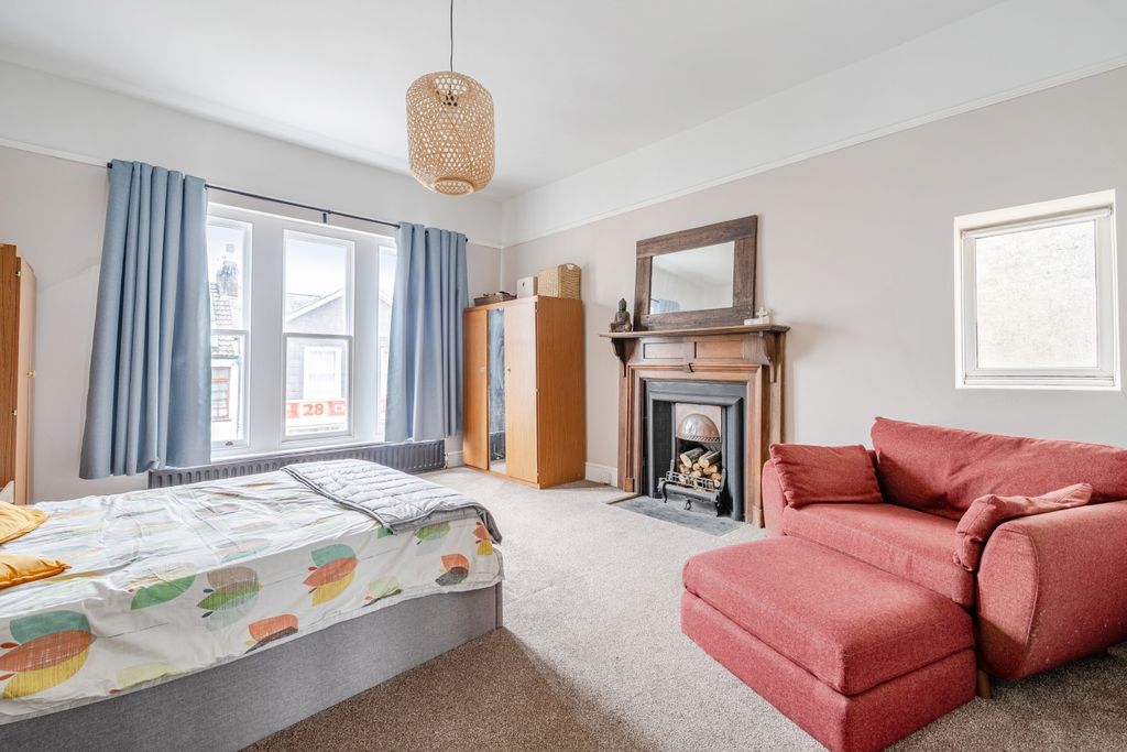 Additional image 11 of 3 bed flat for saleNewport Road, Barnstaple, Devon EX32