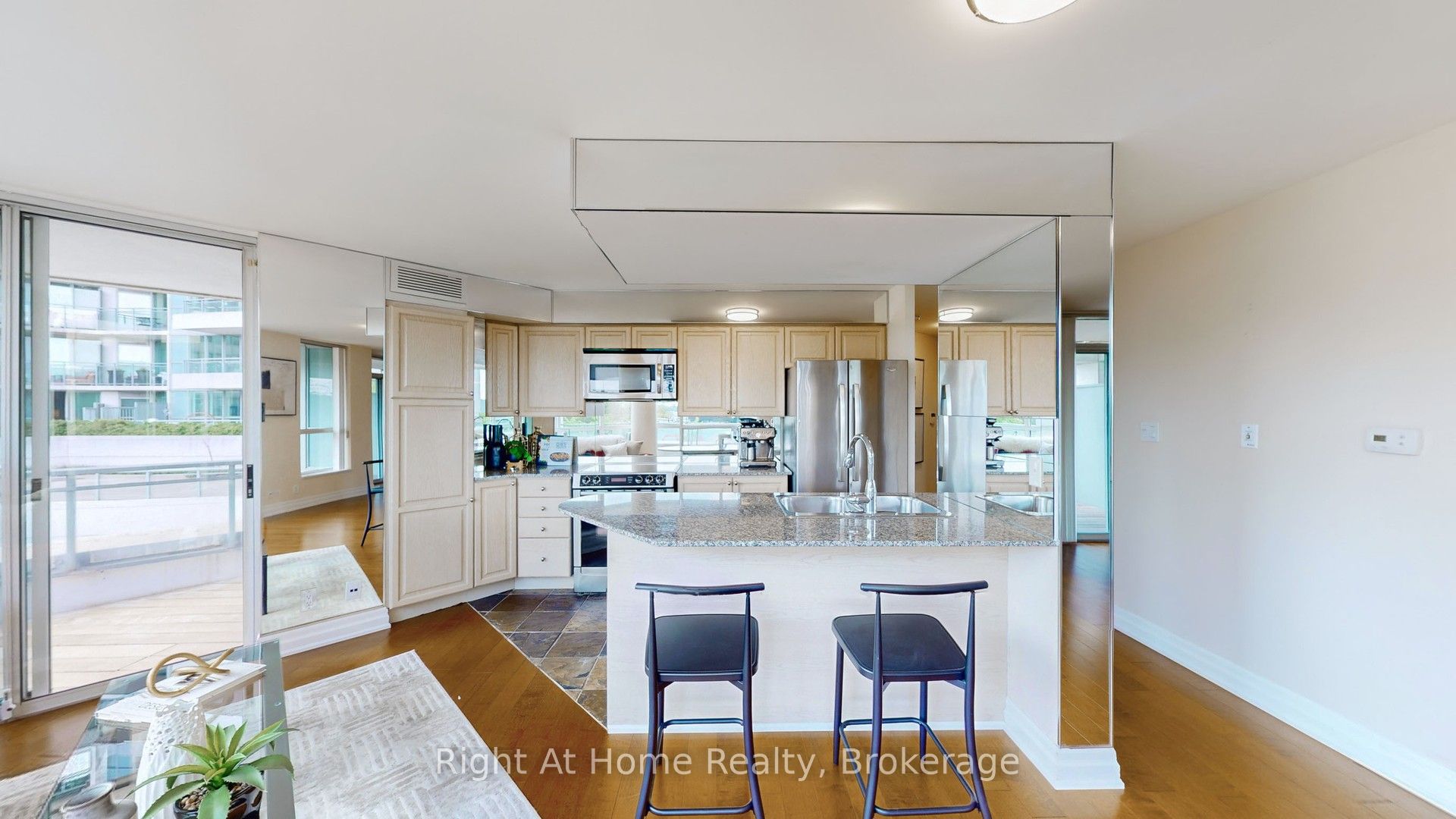 Additional image 4 of 209-228 Queens Quay W, Toronto, ON, M5J 2X1