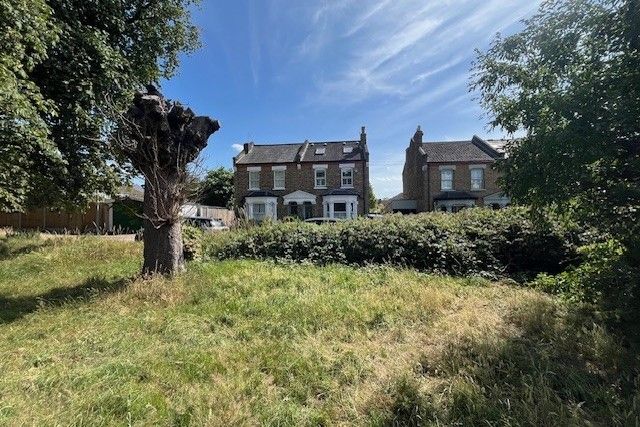 Additional image 4 of 4 bed semi-detached house for saleHills Road, Buckhurst Hill IG9