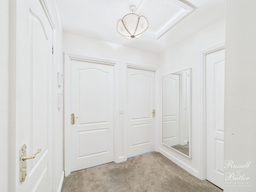 Additional image 15 of 2 bed flat for salePaynes Court, High Street, Buckingham, Buckinghamshire MK18
