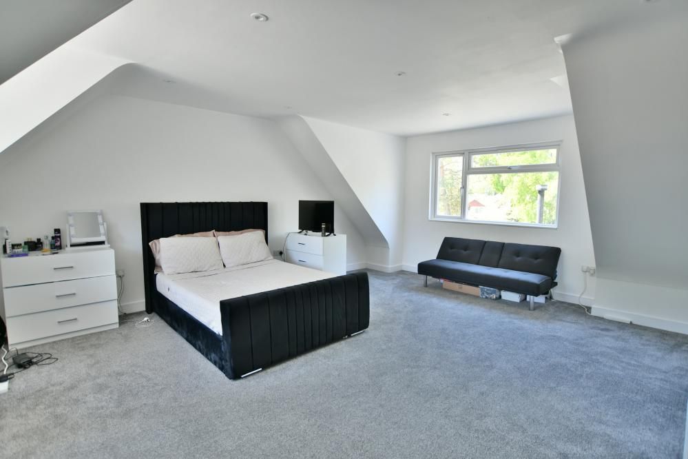 4 bed detached house for saleSkipton Close, Broadstone BH18 photo 4