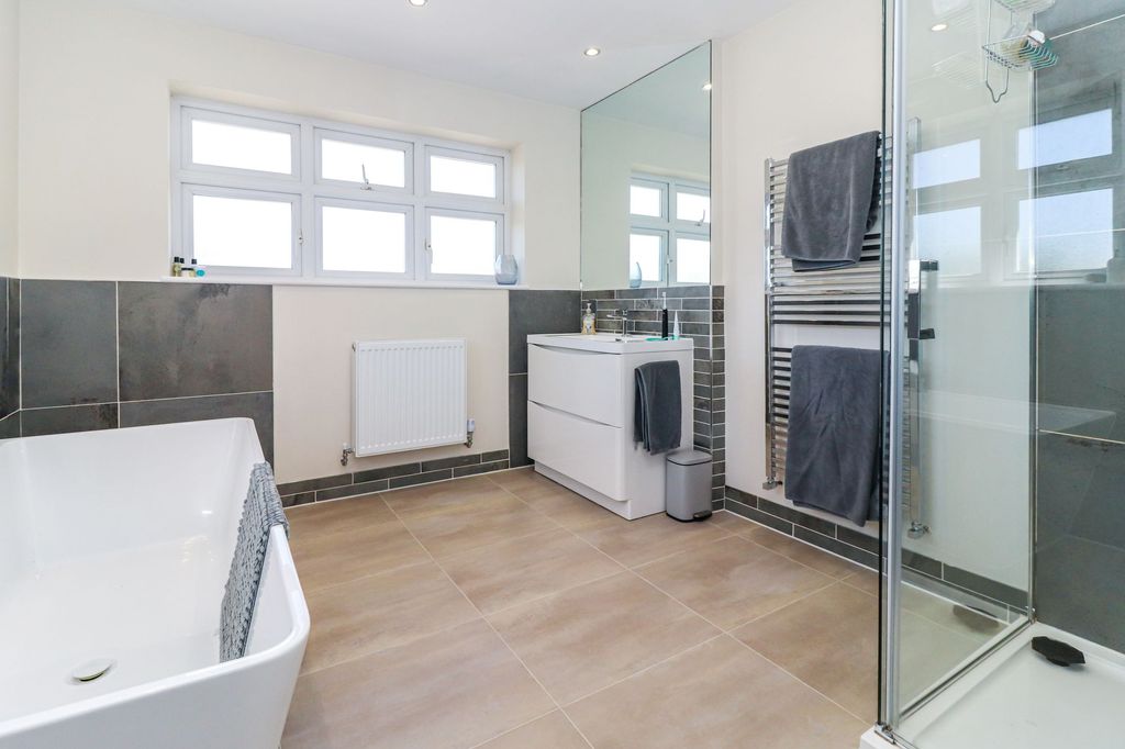 Additional image 18 of 5 bed property for saleAbbots Road, Abbots Langley WD5
