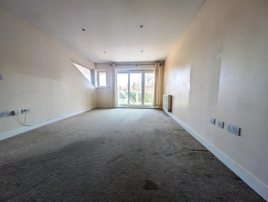 2 bed flat for saleDorking RH4 photo 2