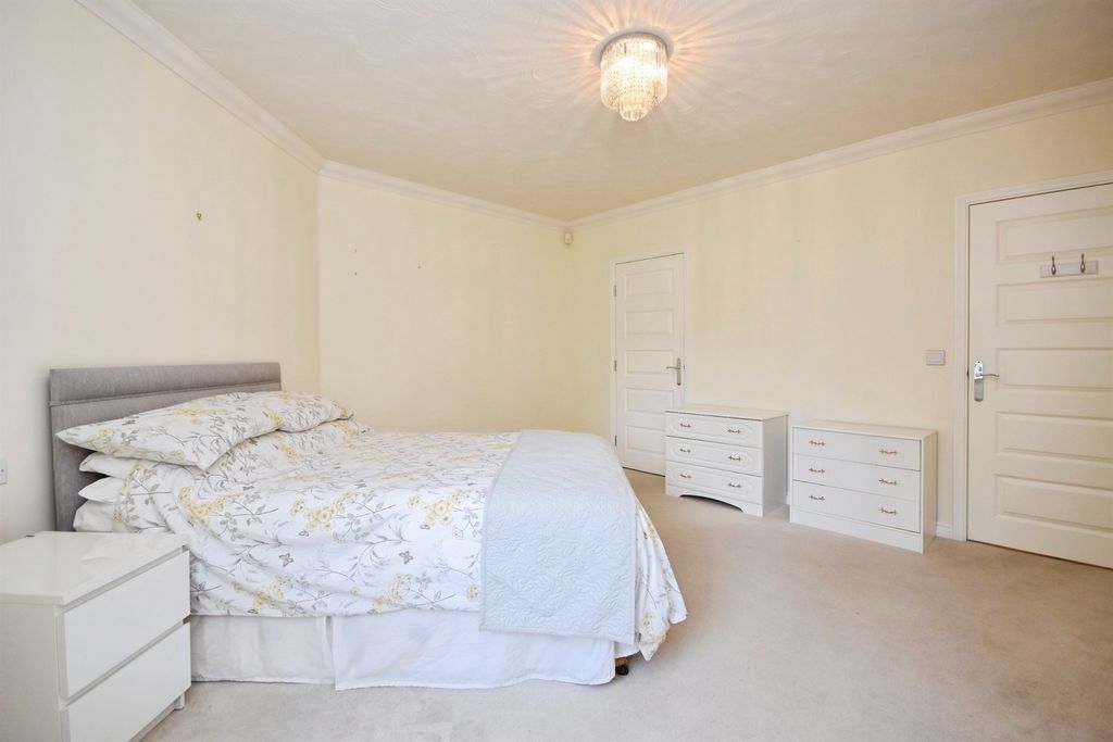 Additional image 8 of 1 bed flat for saleLaindon Road, Billericay CM12