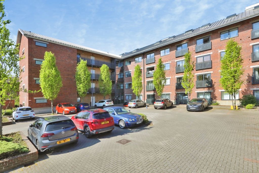 Additional image 2 of 1 bed flat for saleCamlough Walk, Chesterfield, Derbyshire S41