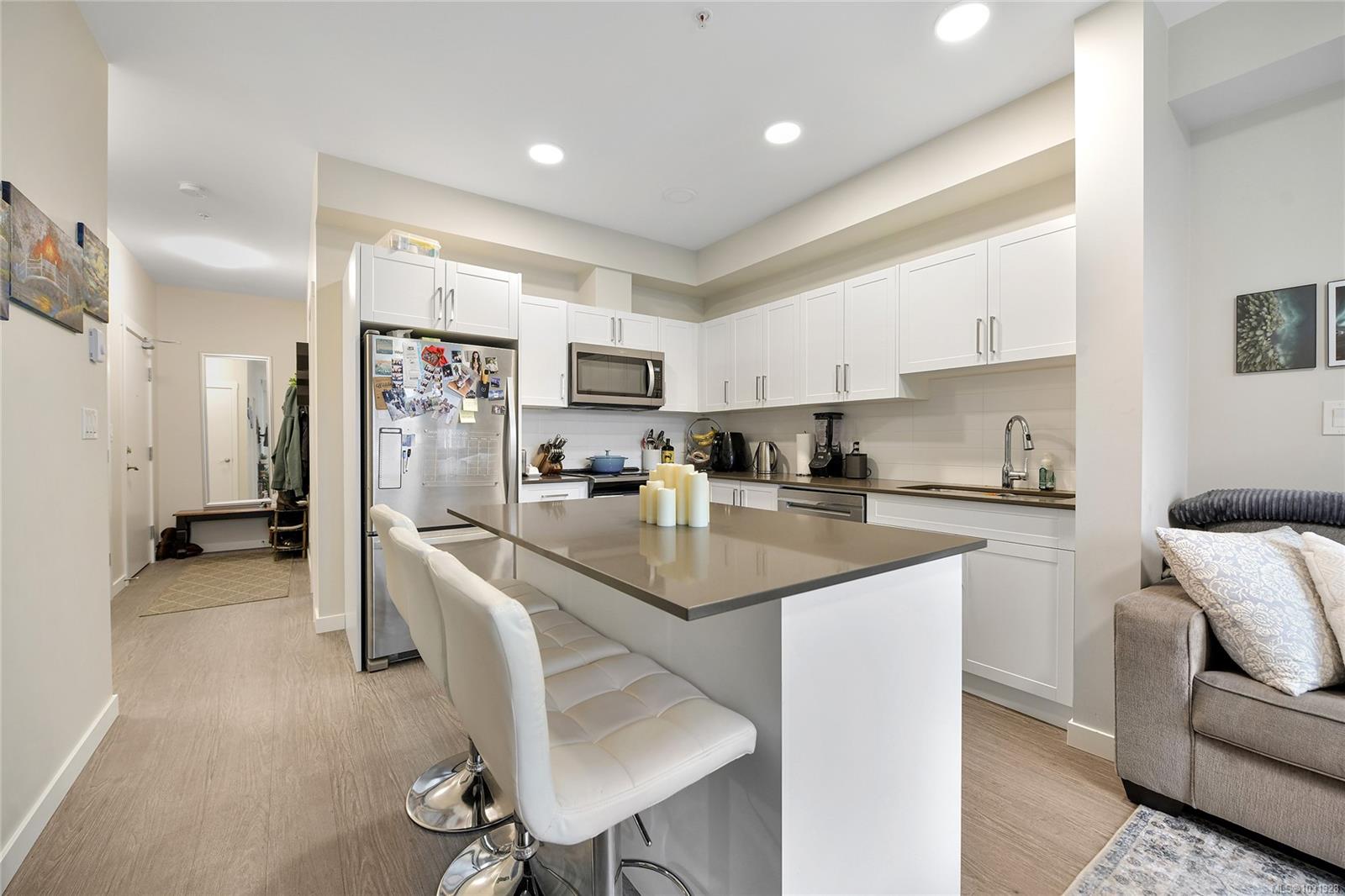 Additional image 2 of 301-2843 Jacklin Road, Langford, BC, V9B 4P4