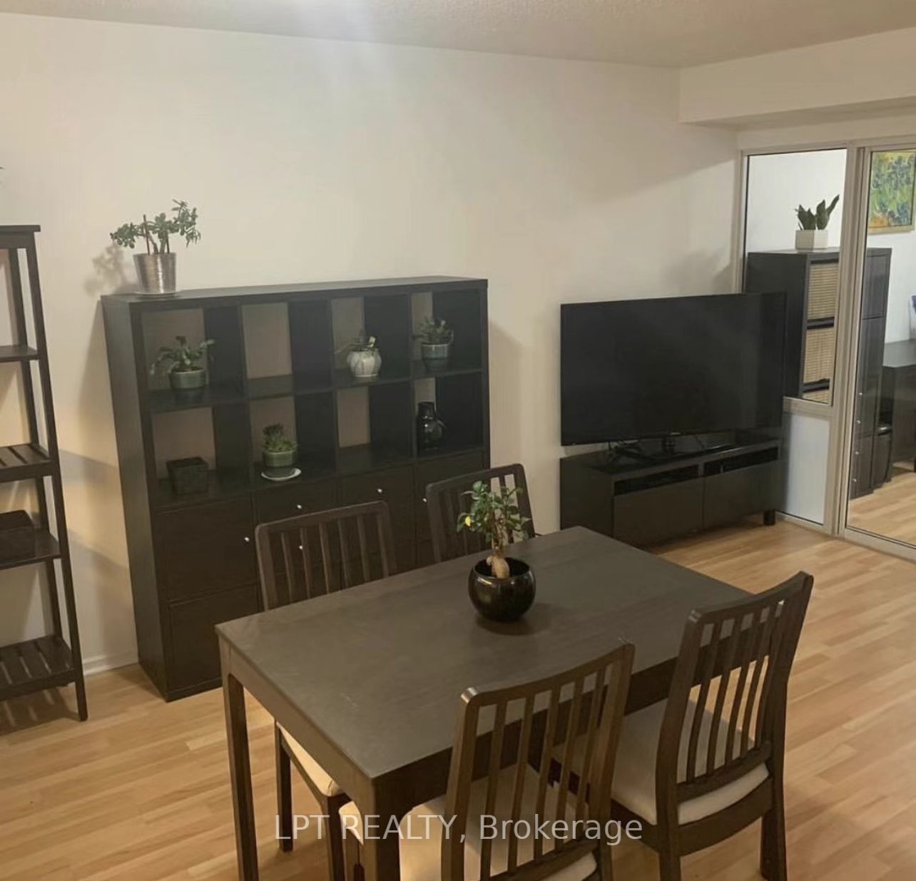 Additional image 3 of 306-717 Bay Street, Toronto, ON, M5G 2J9
