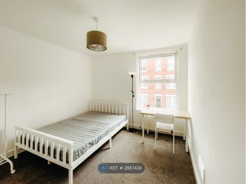 Wilford Crescent East, Nottingham NG2, Room to rent