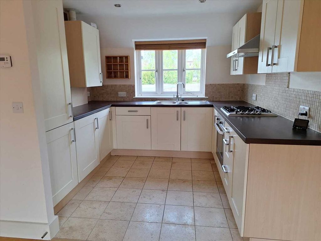 Additional image 3 of 2 bed flat for saleManor Court, Manor Lane, Old Basing, Basingstoke RG24