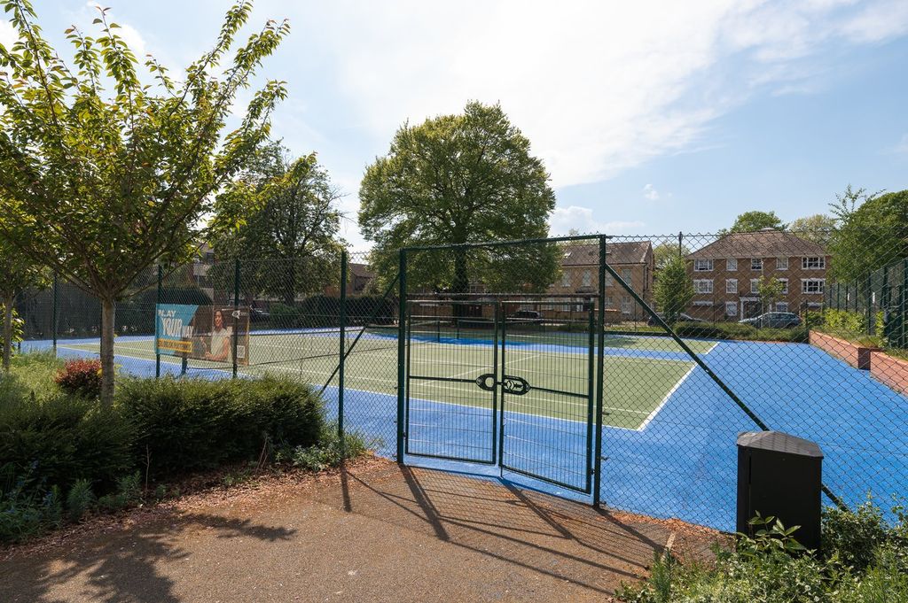 Additional image 28 of 6 bed town house for saleLansdowne Road, Bedford MK40