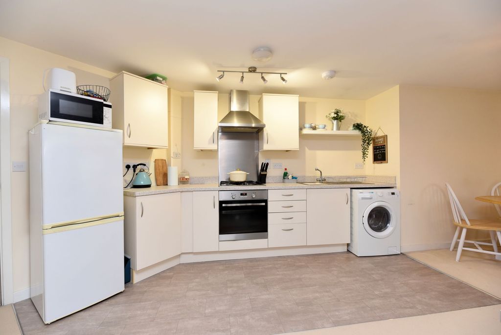 Additional image 5 of 2 bed flat for saleSanger Avenue, Biggleswade SG18