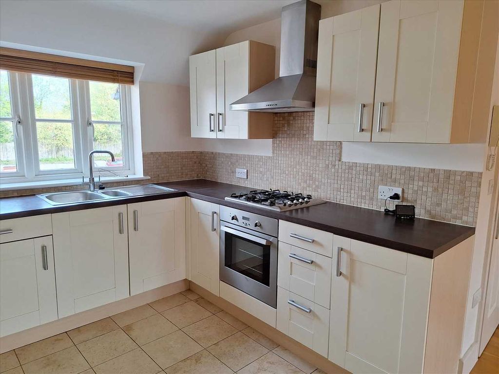 Additional image 5 of 2 bed flat for saleManor Court, Manor Lane, Old Basing, Basingstoke RG24