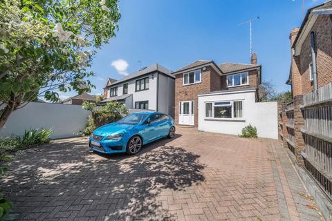 Avenue Road, Erith DA8