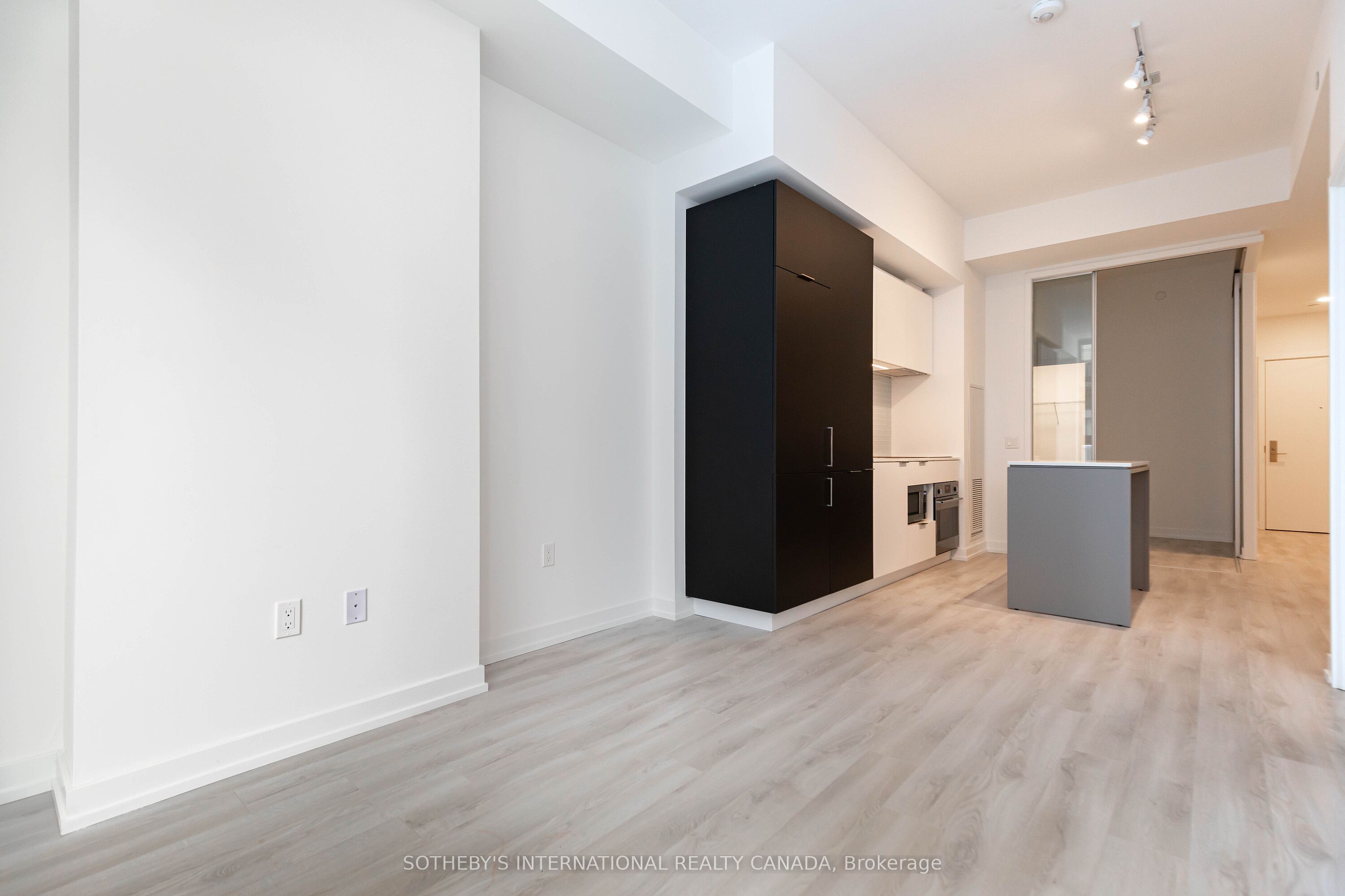 Additional image 3 of 403-33 Helendale Avenue, Toronto, ON, M4R 0A4