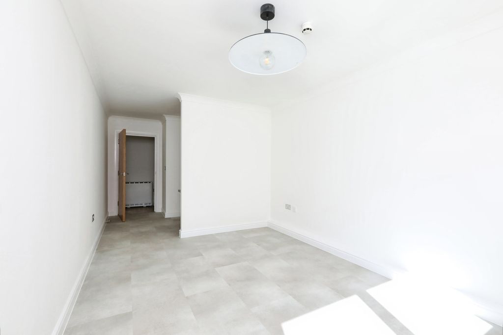 Additional image 14 of 1 bed flat for saleCamlough Walk, Chesterfield, Derbyshire S41