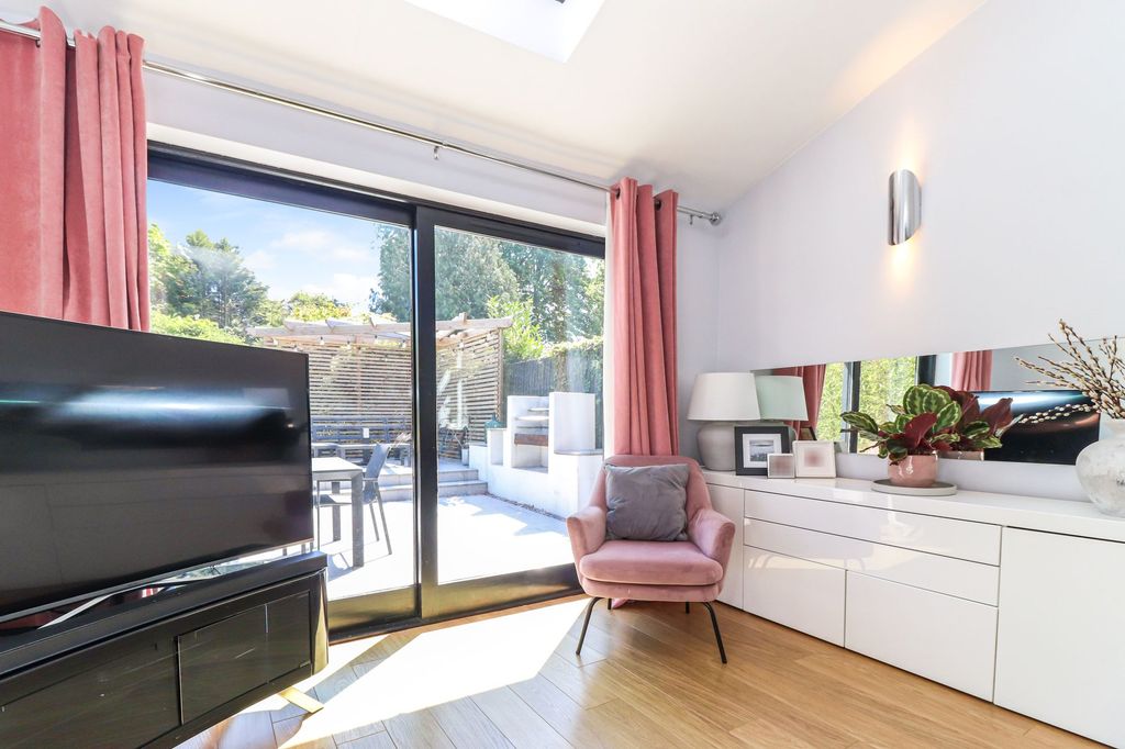 Additional image 8 of 5 bed property for saleAbbots Road, Abbots Langley WD5