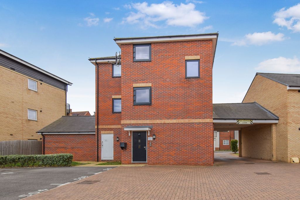 2 bed flat for saleSullivan Court, Biggleswade SG18