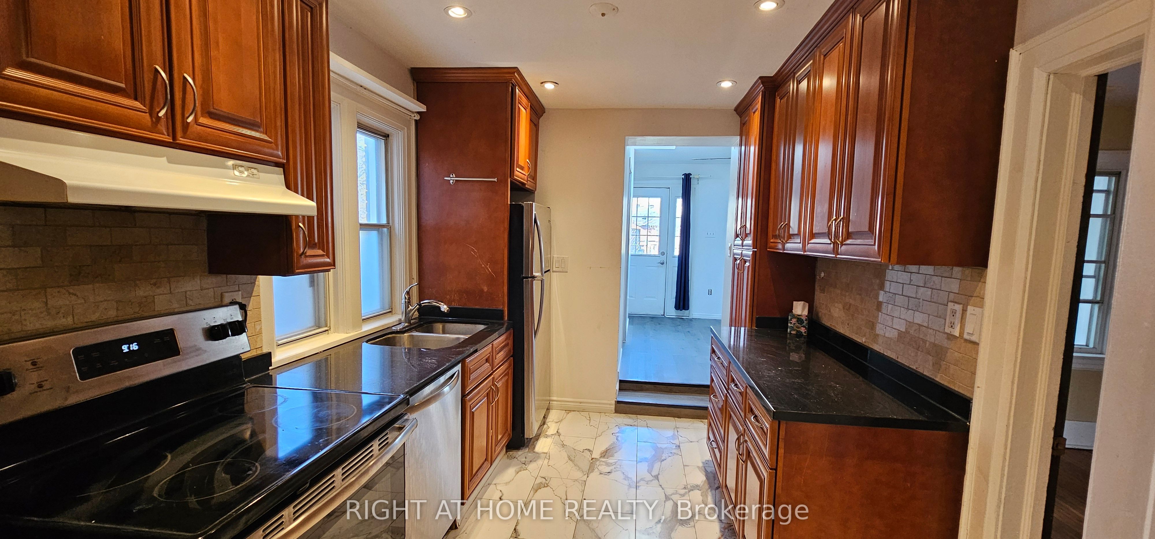Additional image 5 of Main Floor-72 Eleventh Street, Toronto, ON, M8V 3G5