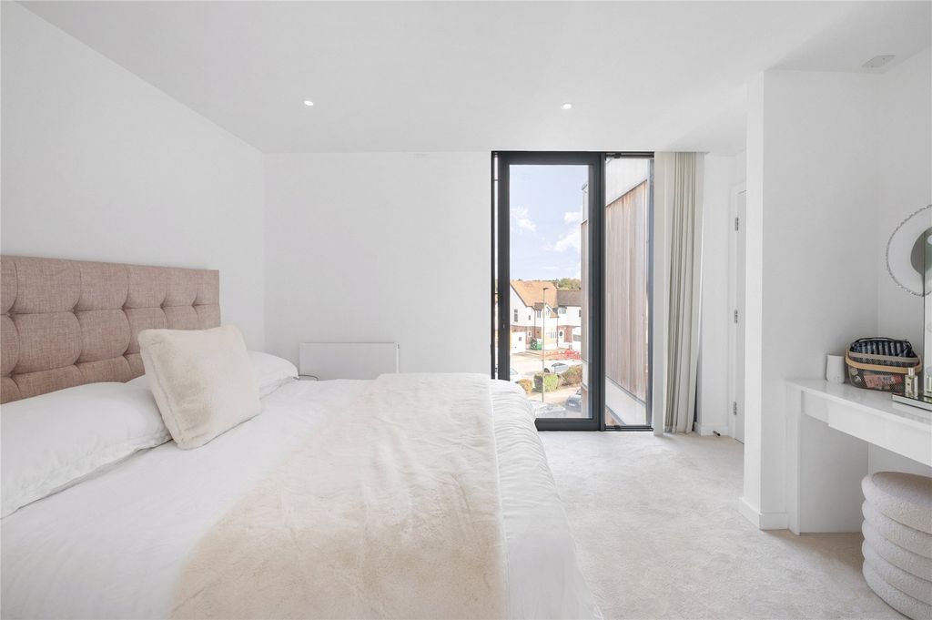 Additional image 5 of 2 bed flat for saleAlbemarle Road, Beckenham BR3