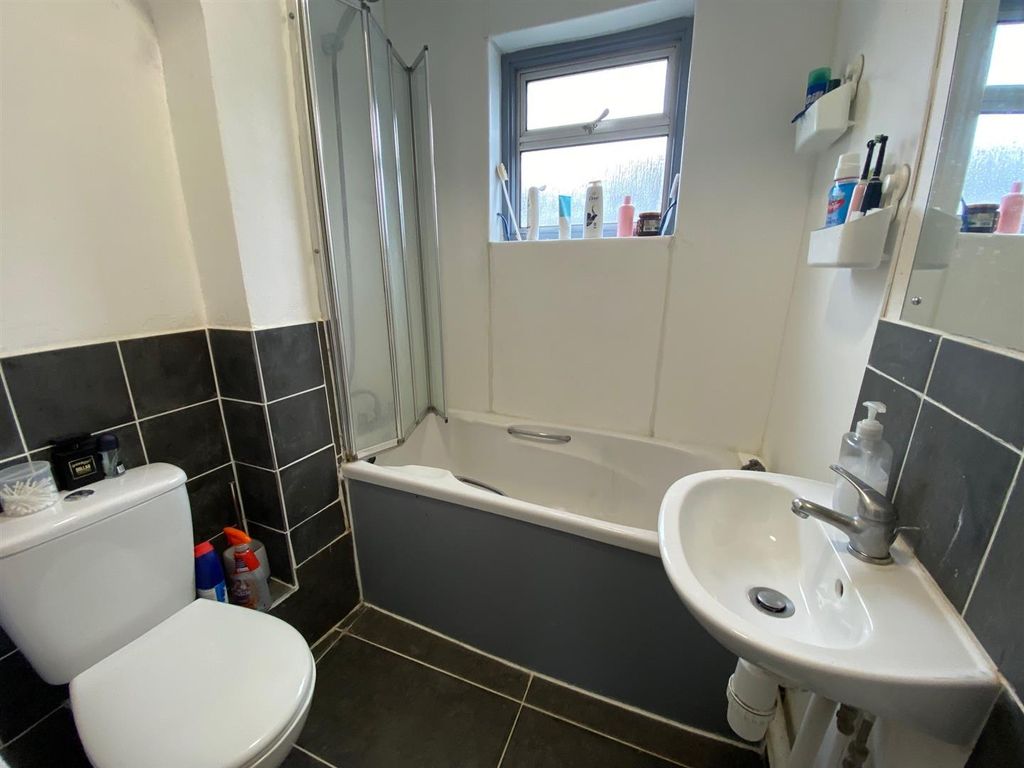 Additional image 10 of 1 bed flat for saleFirst Avenue, Dagenham RM10