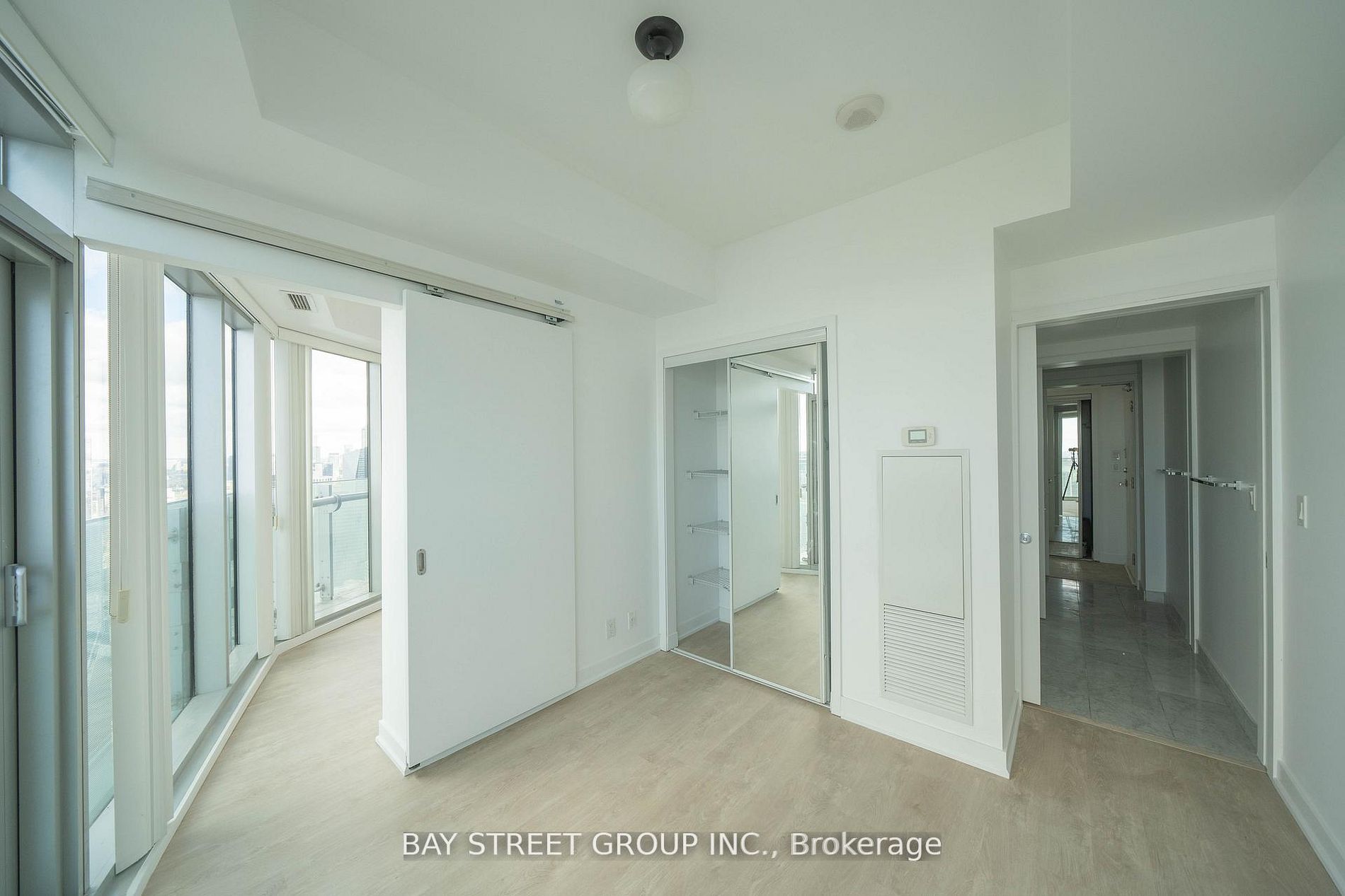 Additional image 3 of 5607-12 York Street, Toronto, ON, M5J 2Z2