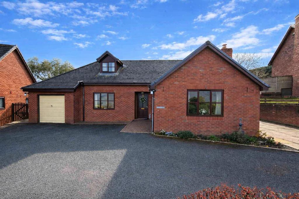 3 bed property for saleGrove Close, Knighton LD7