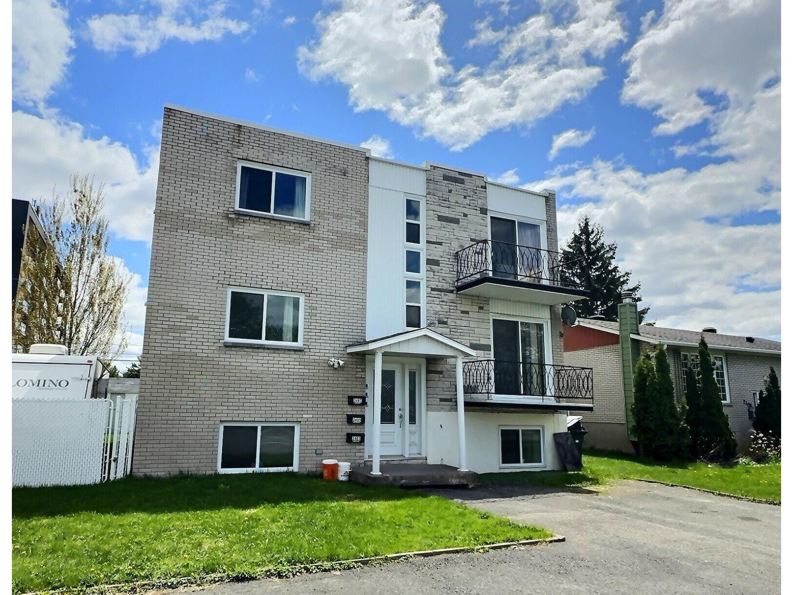 2405 Rue Fernand