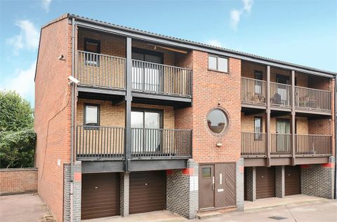 Alderney Street, Castle Marina NG7, Room to rent