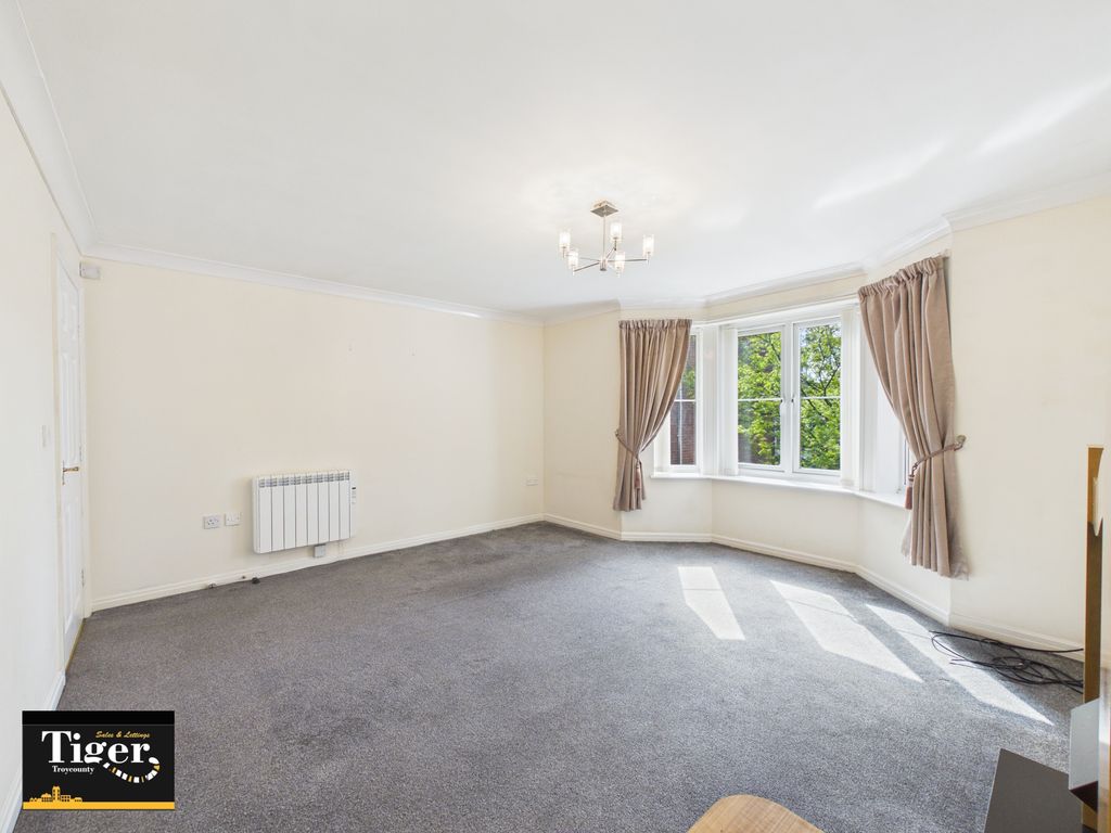 2 bed flat for saleWhitegate Drive, Blackpool FY3 photo 3