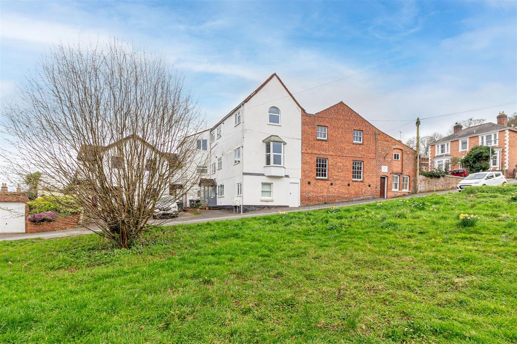 2 bed flat for saleBank Street, Malvern WR14