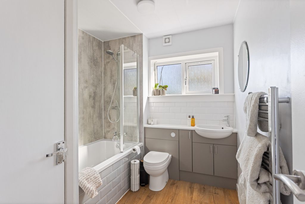 Additional image 13 of 2 bed flat for sale50 Cairns Drive, Balerno, Edinburgh EH14