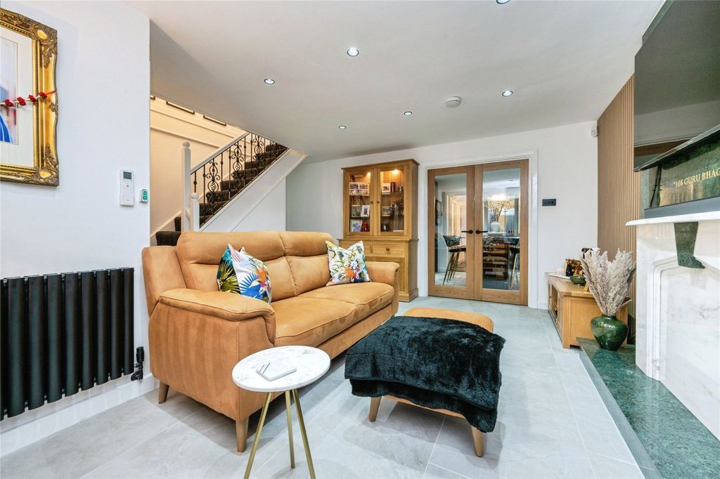 Additional image 4 of 5 bed detached house for saleChaucer Drive, Biggleswade, Bedfordshire SG18